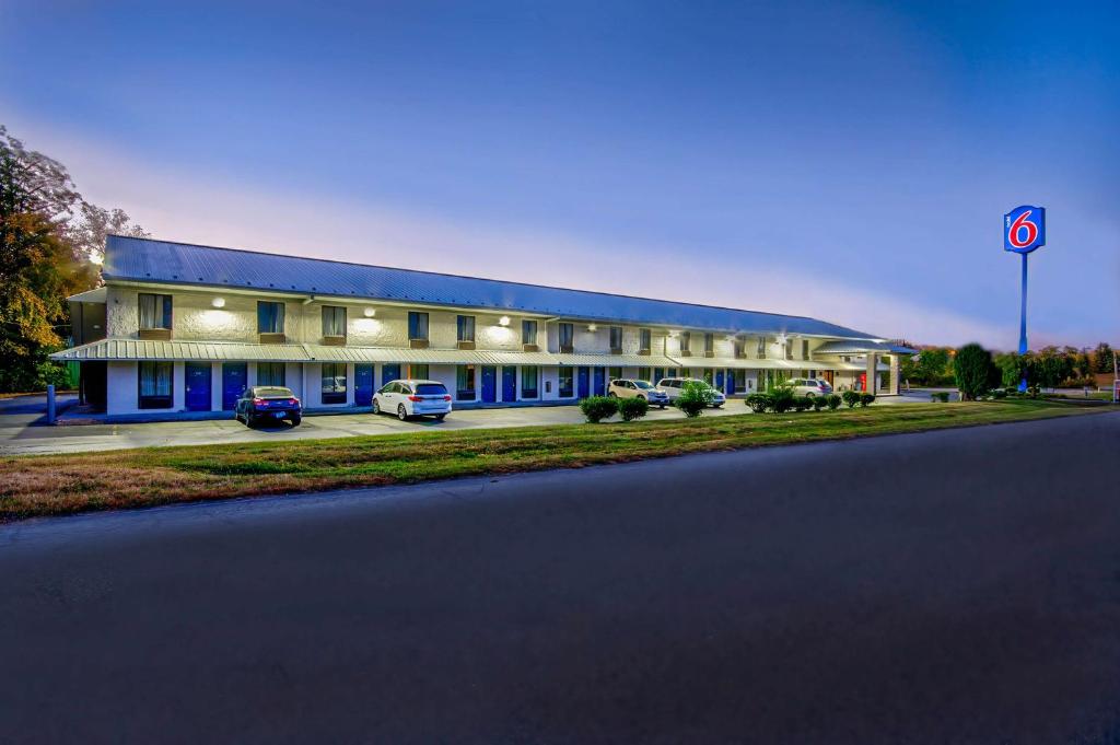 Motel 6 Jeffersonville, IN photo 2