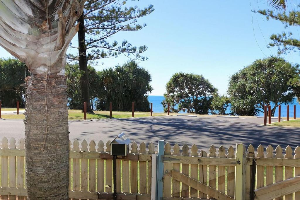 115 Esplanade photo 1