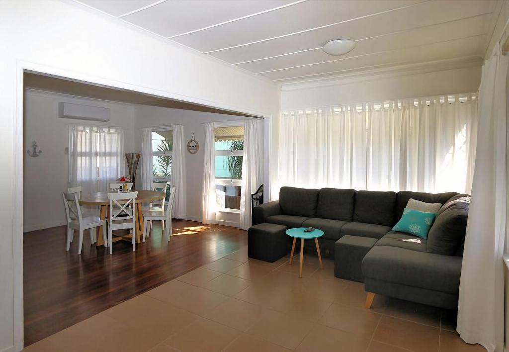 115 Esplanade photo 2