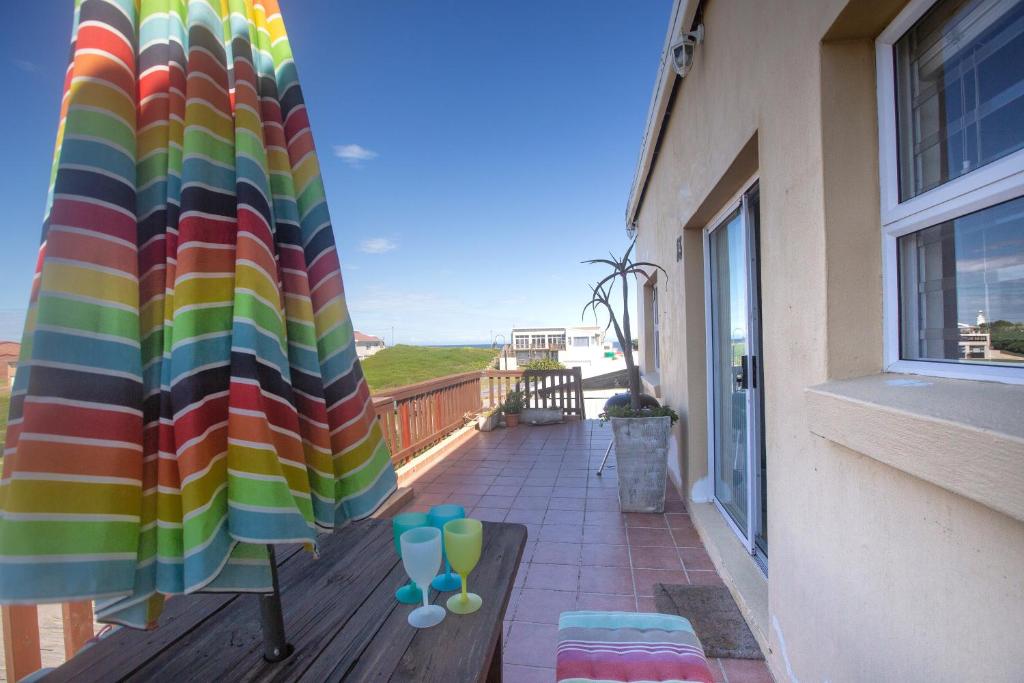 Casual, beachy accommodation 200m from Seals photo 3