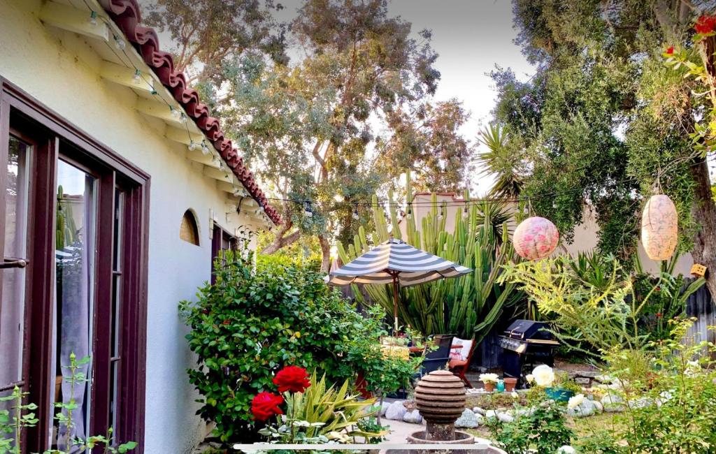 Romantic cottage with amazing garden