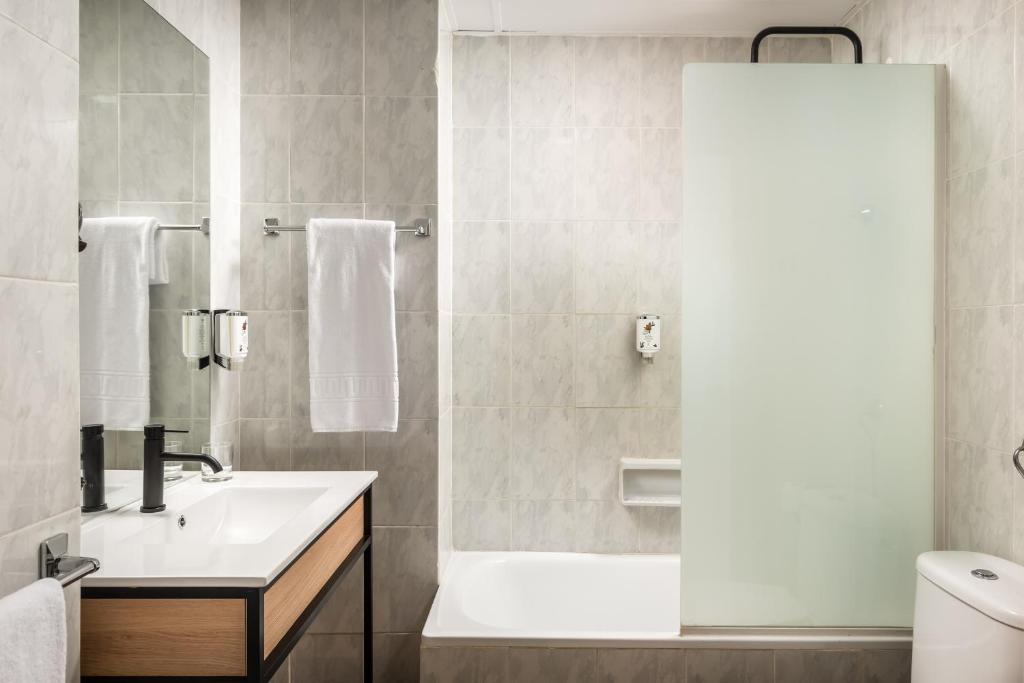 Hotel Don Jaime 54 - Tap to explore photos