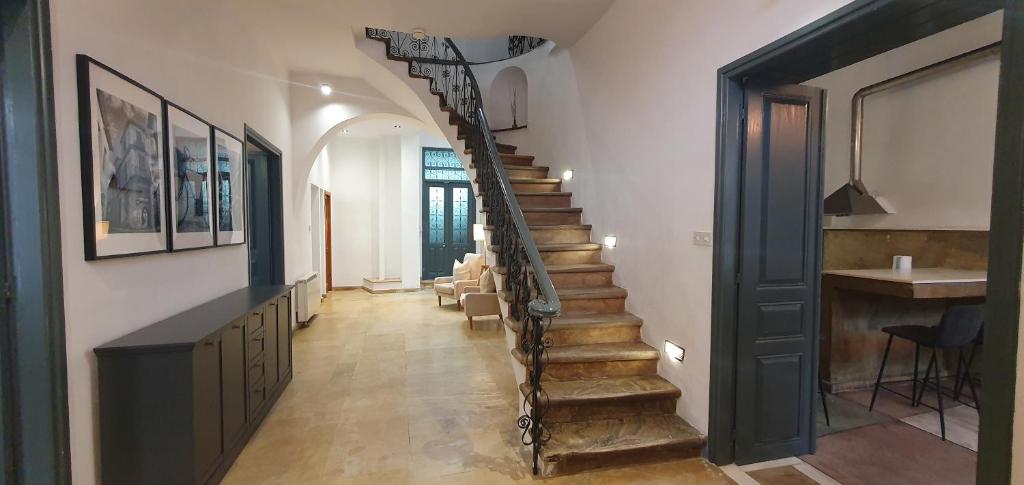 Phaedrus Living: Cozy Down Town House Aischylou photo 4