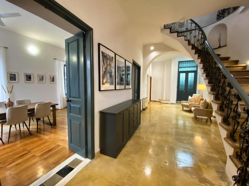 Phaedrus Living: Cozy Down Town House Aischylou photo 2