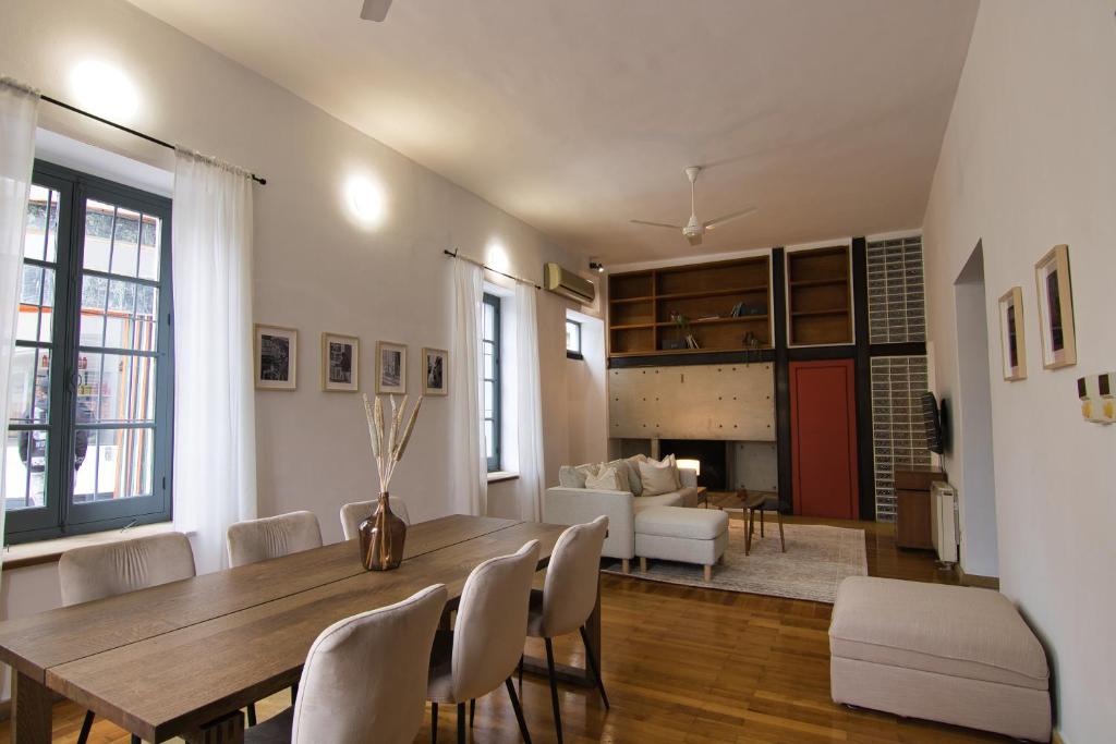Phaedrus Living: Cozy Down Town House Aischylou photo 1