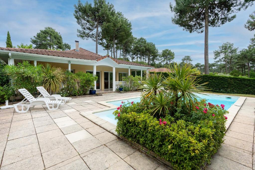 Villa piscine pour 6 a Lacanau au coeur de la foret photo 3