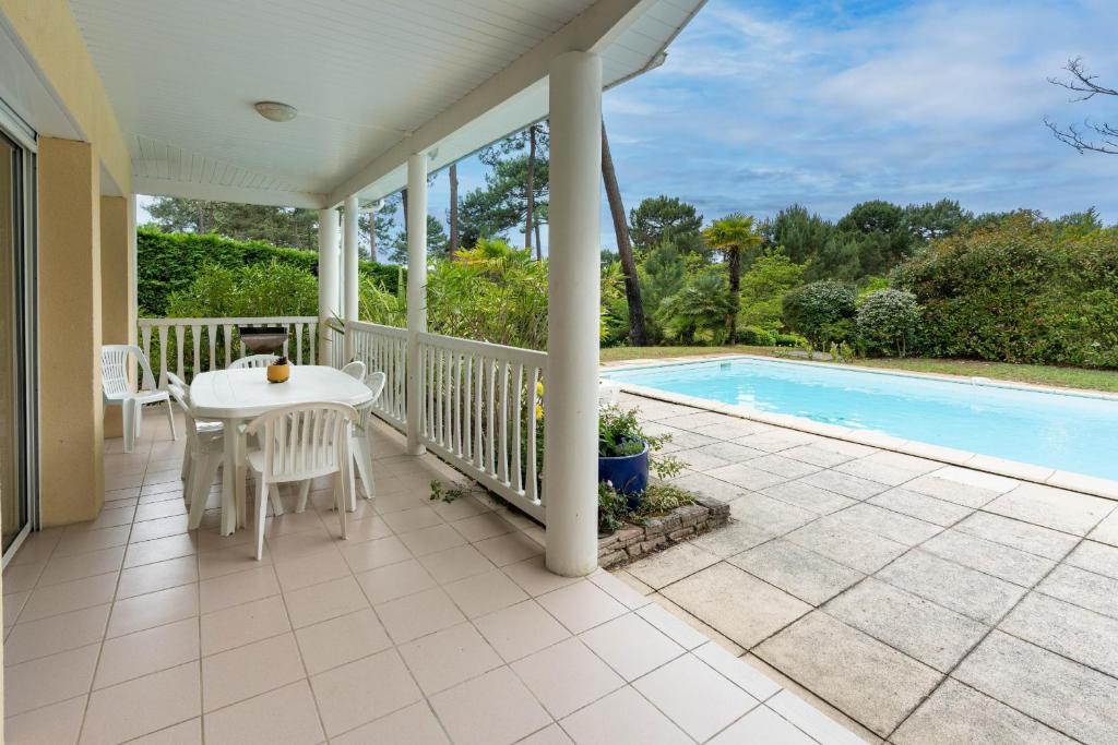 Villa piscine pour 6 a Lacanau au coeur de la foret photo 4