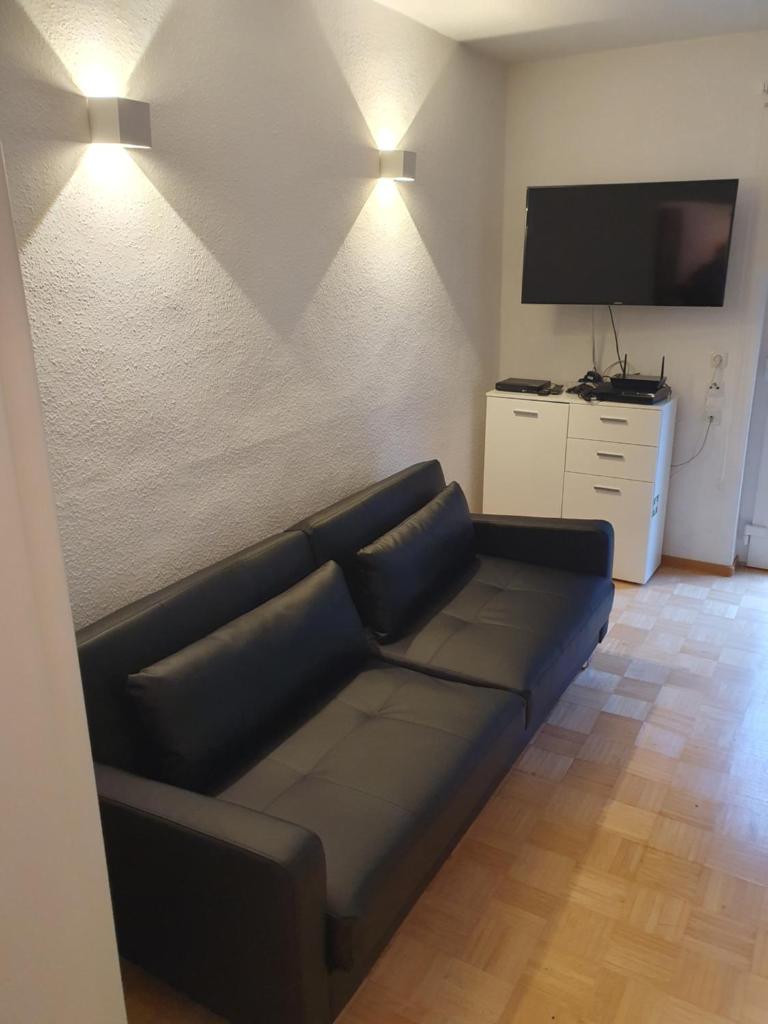 37m2 - 2 Zimmer - E-Ladestation - super Bad - Terrasse - Tap to explore photos