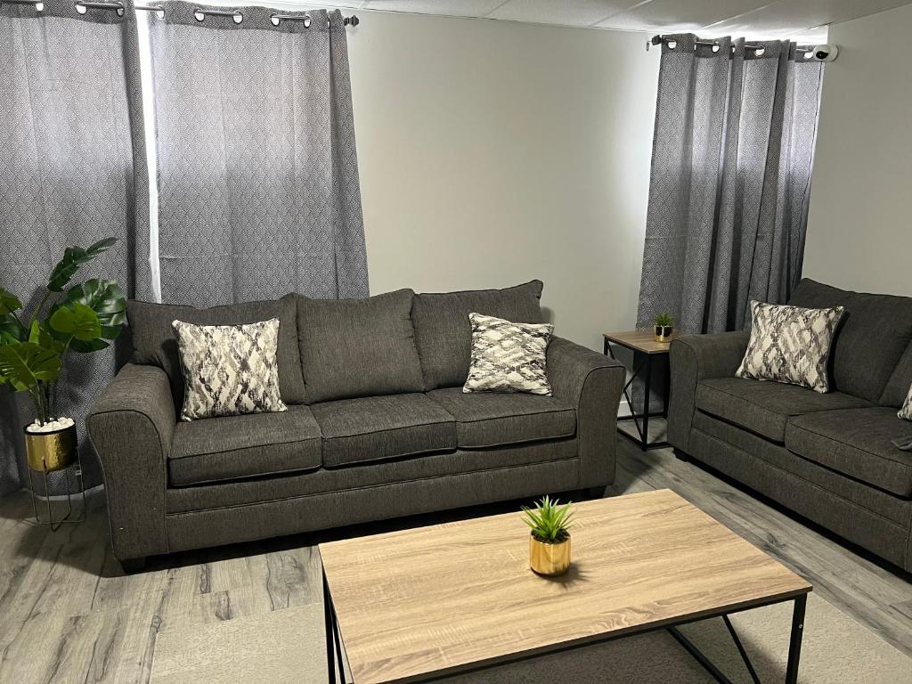 Cozy Modern and Lavish 1 Bedroom Basement Suite photo 1