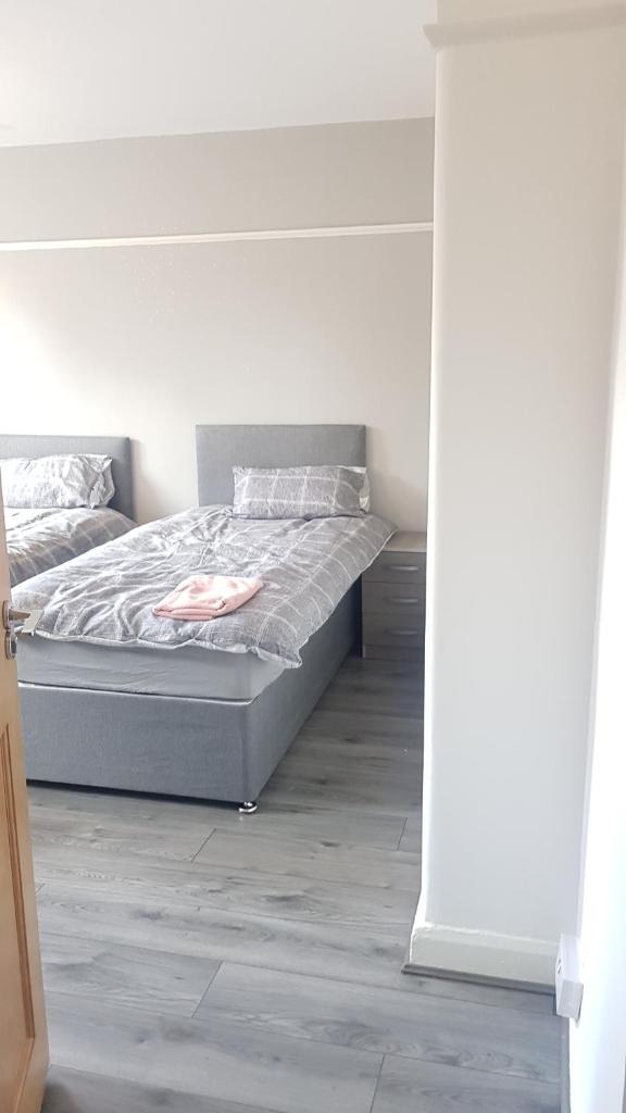 Double Bedroom In Withington, M20. 2 Beds, RM 3
