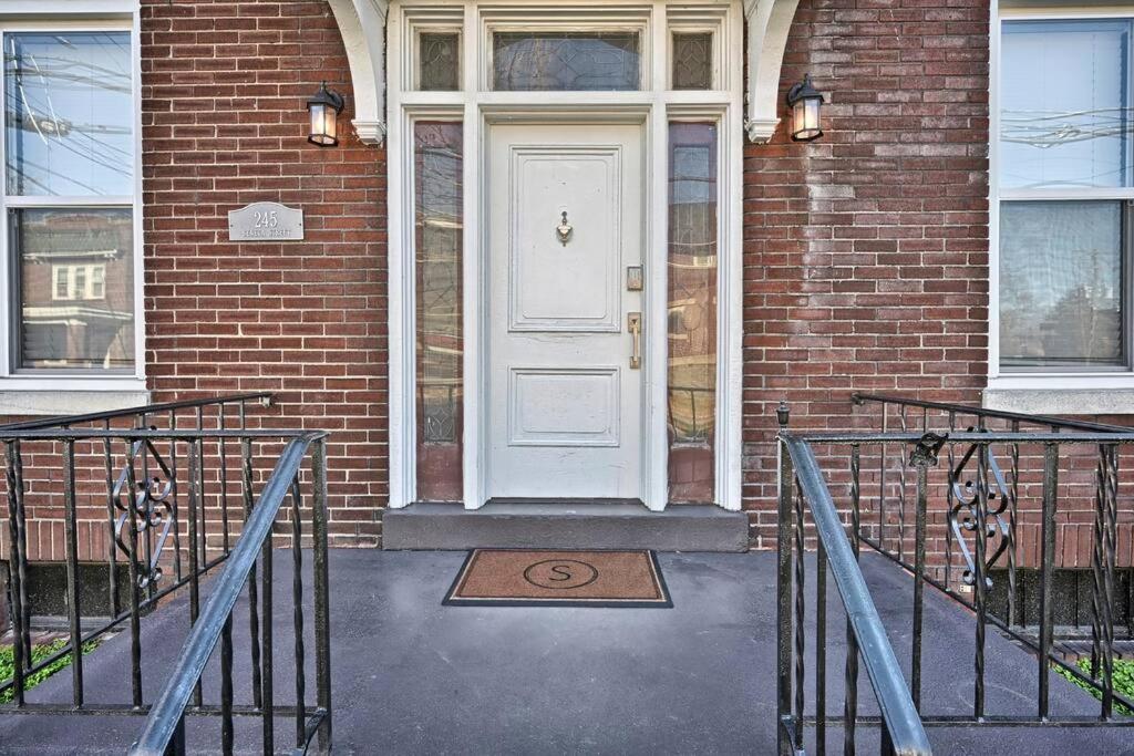 Suites on Seneca - Lovely 2 Bed 1 Bath Apartment photo 1