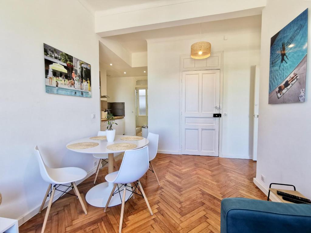 LE FOCH by Booking Guys photo 1