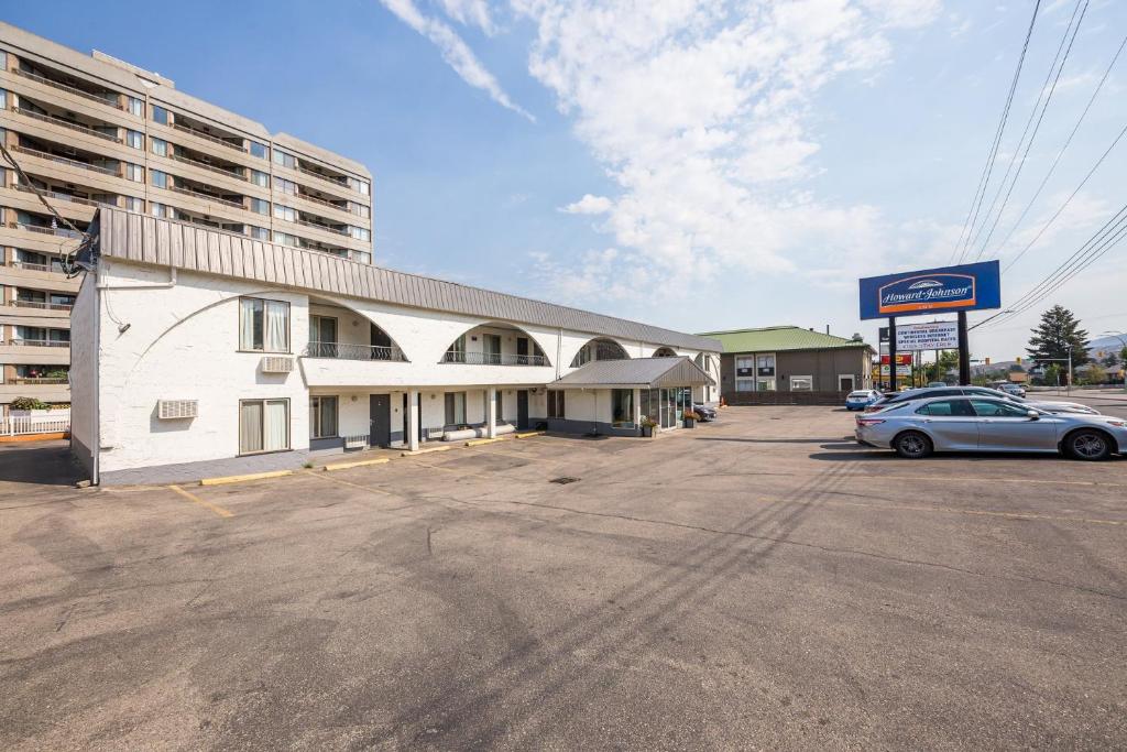 Howard Johnson by Wyndham Downtown Kamloops photo 3