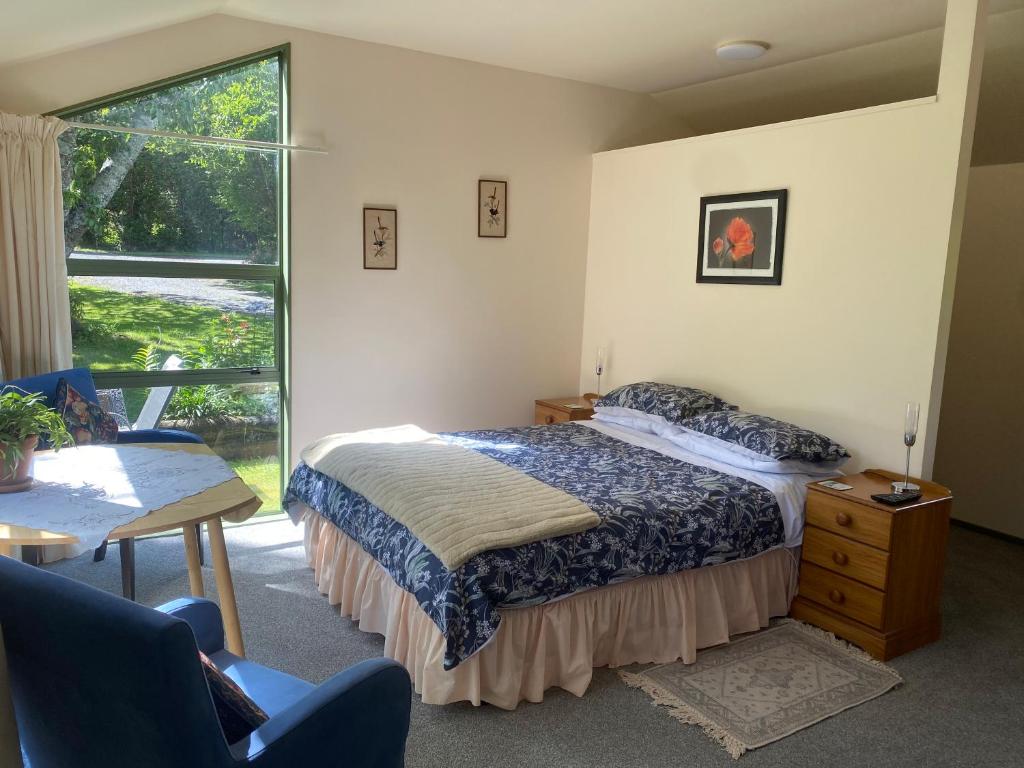 Quail Haven Queen Room photo 1