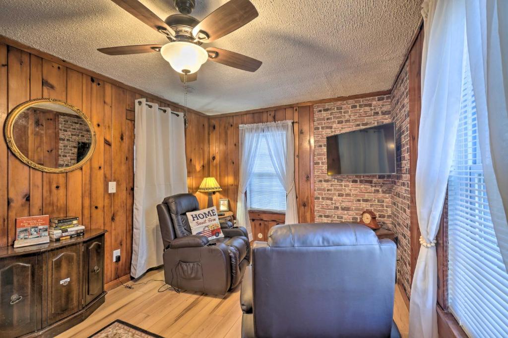 Cozy Knoxville Getaway about 8 Mi to Downtown! photo 3