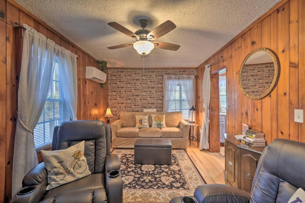 Cozy Knoxville Getaway about 8 Mi to Downtown! photo 4