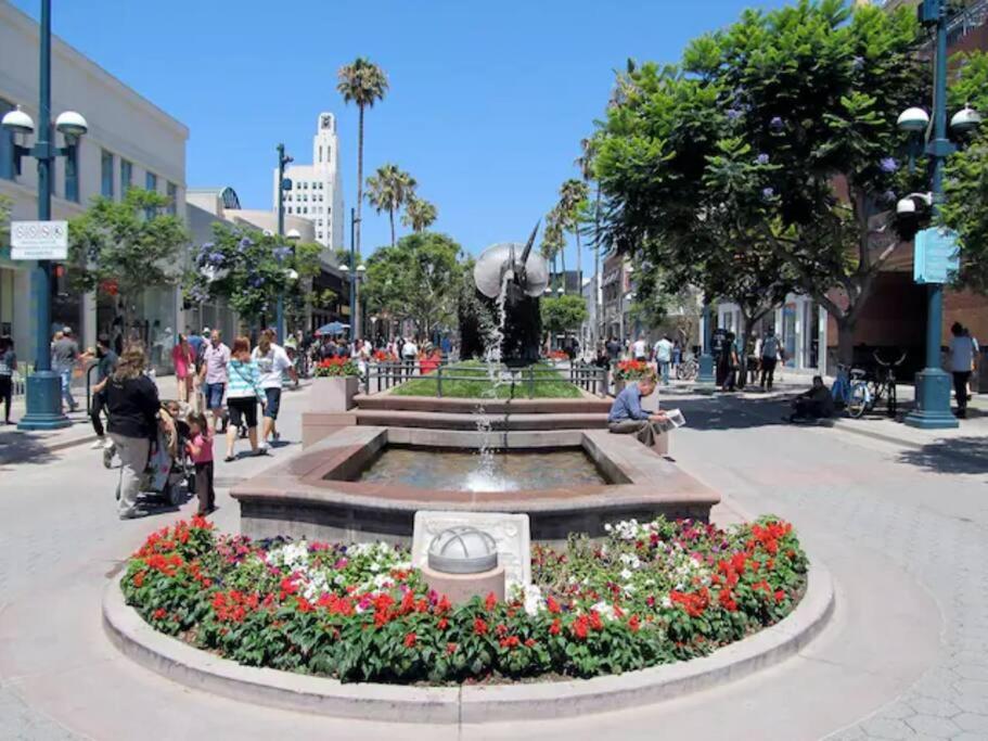 Spacious Two Bedroom in Santa Monica image