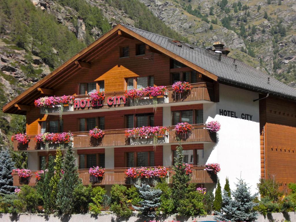 Hotel City photo 3