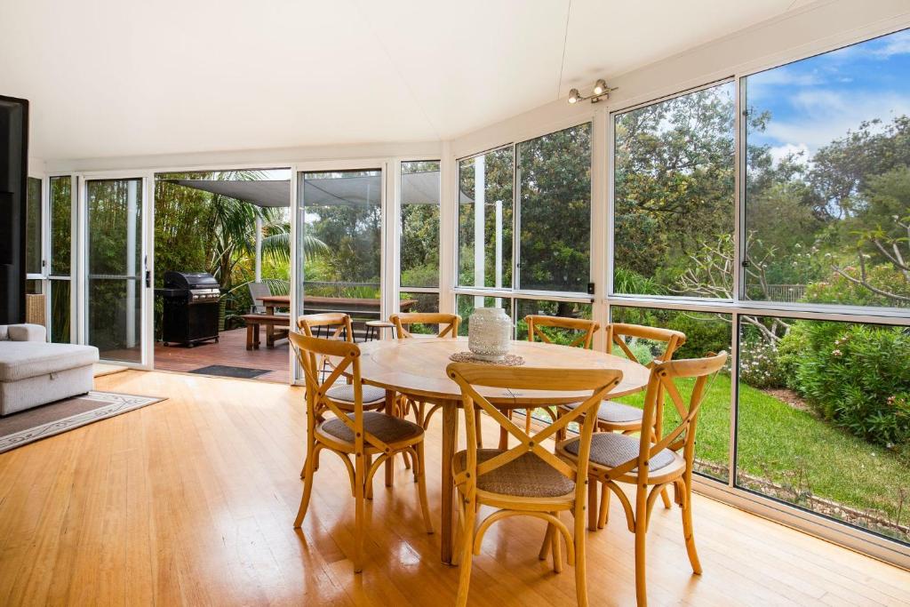Maldas Retreat Pet Friendly Absolute Beachfront with Spa photo 4