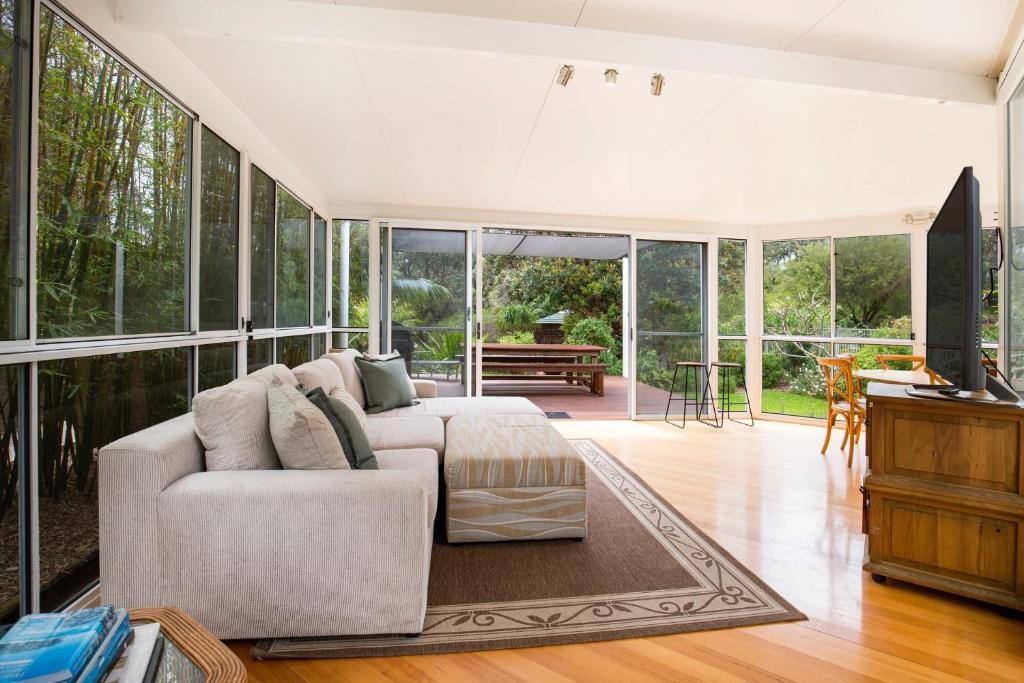Maldas Retreat Pet Friendly Absolute Beachfront with Spa photo 1