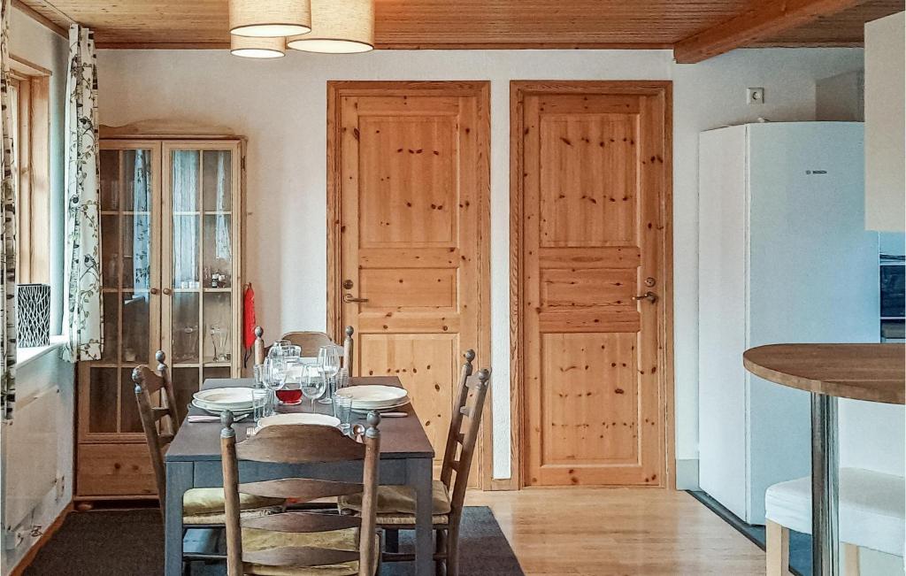 Awesome Home In Rke With 2 Bedrooms And Wifi photo 3