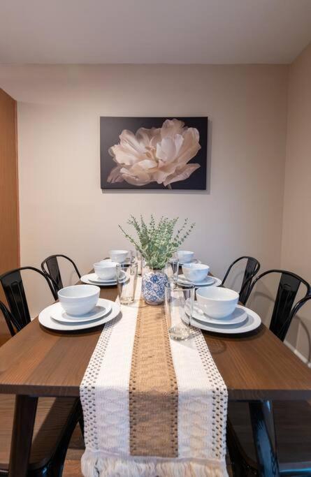 Charming Corner Newly Furnished Townhome photo 3