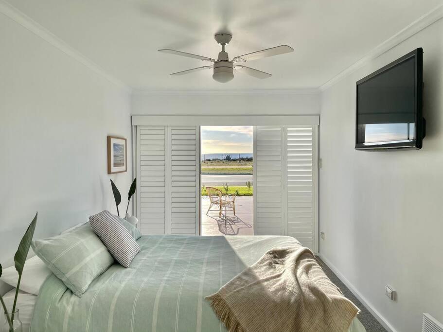 The Landing Aldinga Beach Front Private Pool photo 2