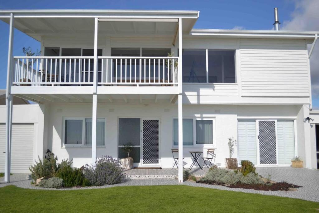The Landing Aldinga Beach Front Private Pool photo 4