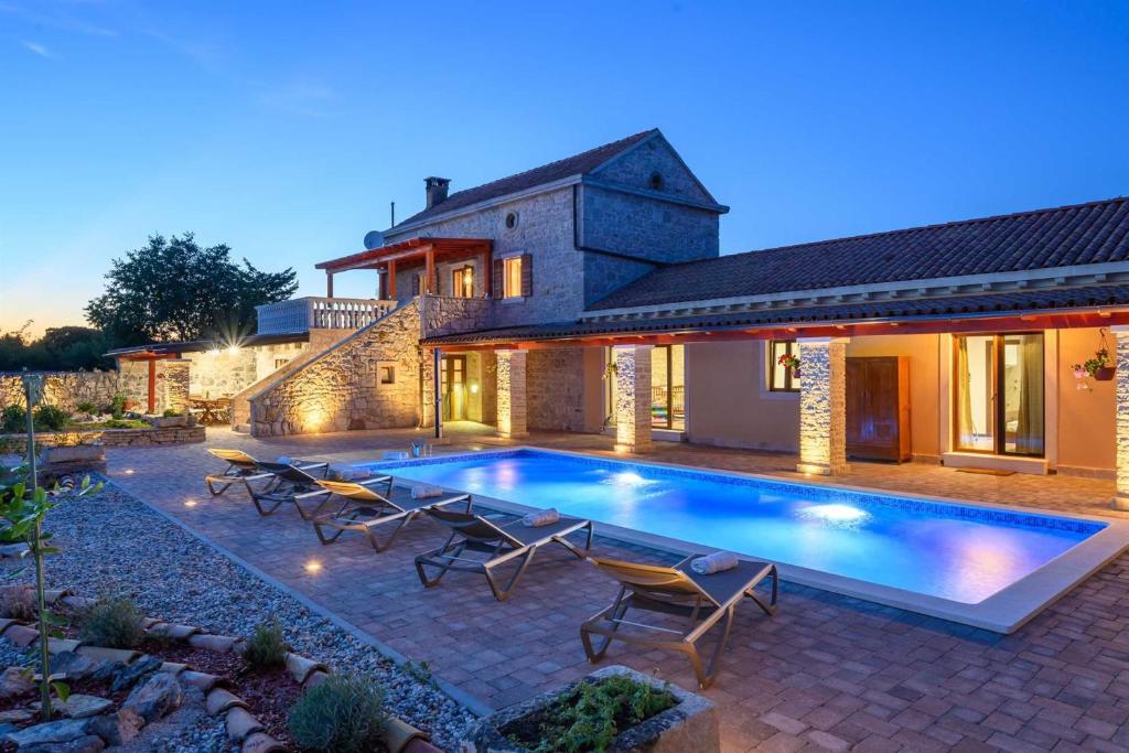 Villa Jacassa with pool and jacuzzi