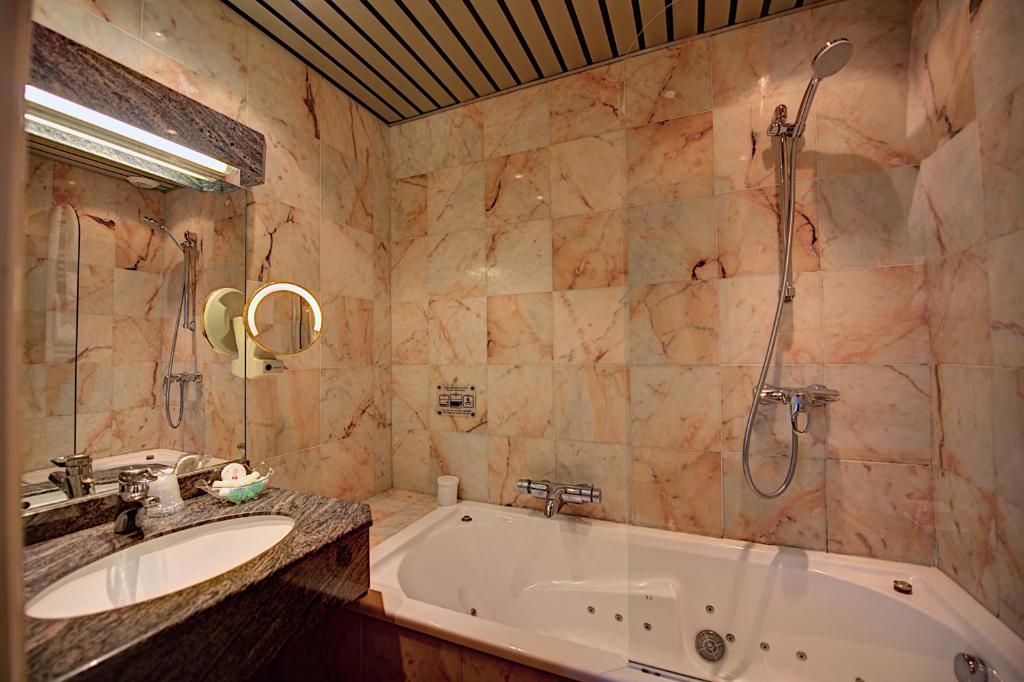 Двухместный (Улучшенный двухместный номер с 1 кроватью), Hôtel Du Midi Paris Montparnasse