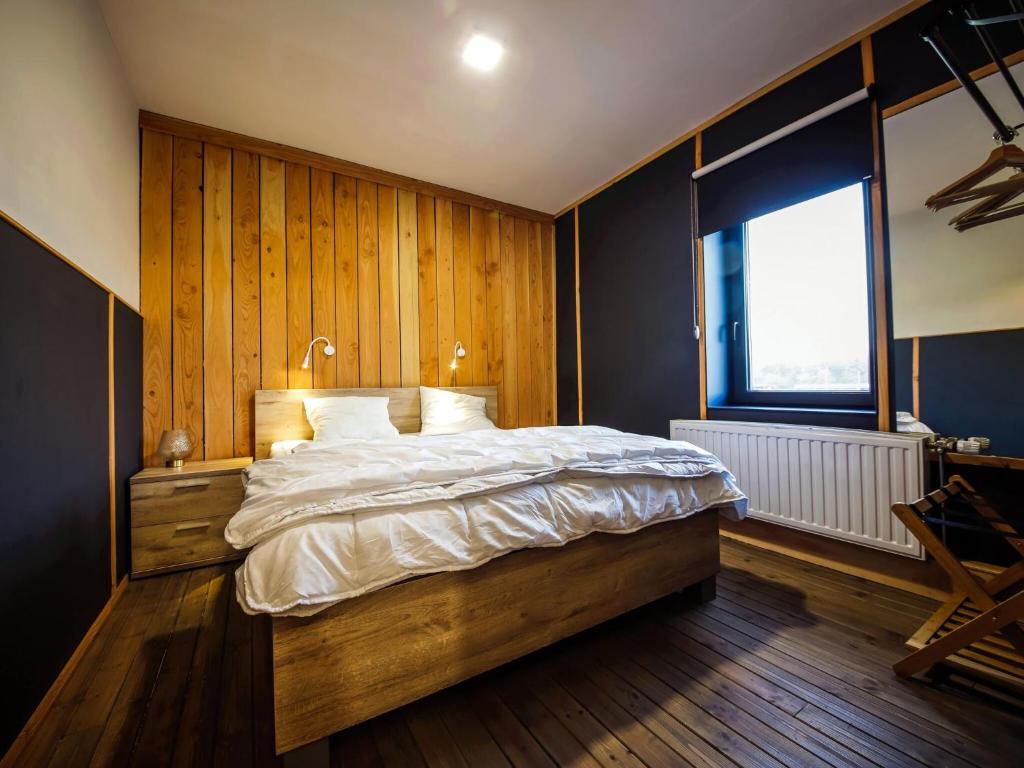Spacious holiday home in Gesves with garden photo 4
