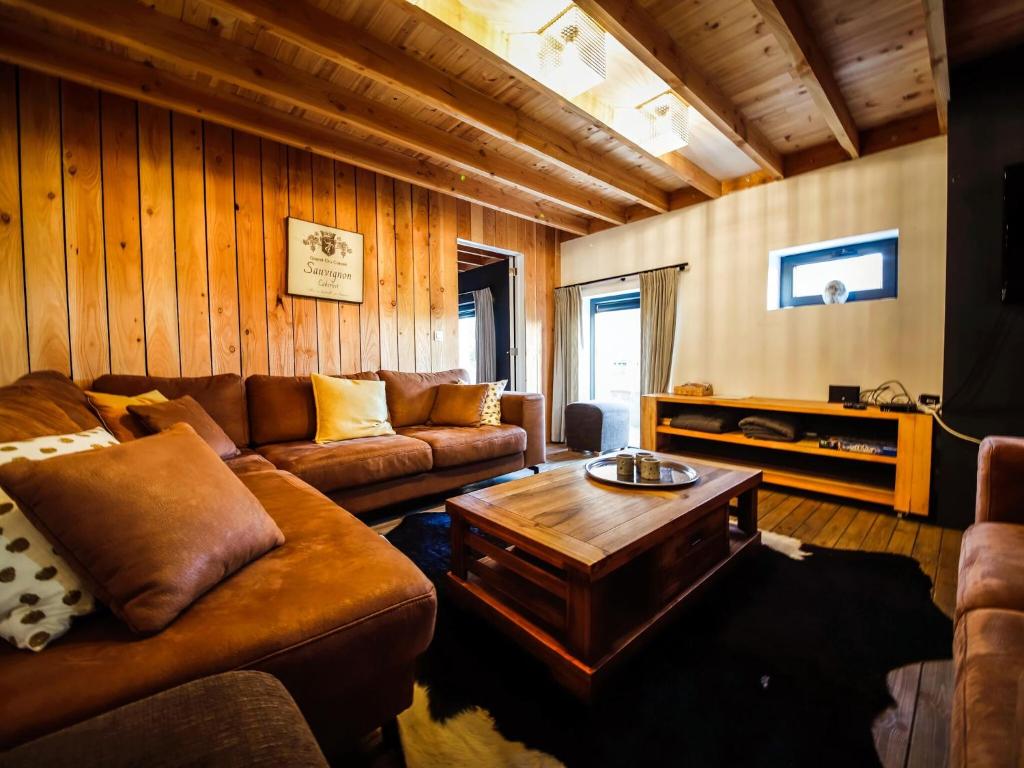 Spacious holiday home in Gesves with garden photo 1