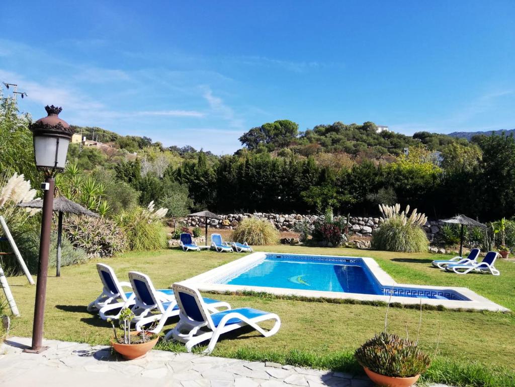 5 bedrooms villa with private pool enclosed garden and wifi at Ubriquea
