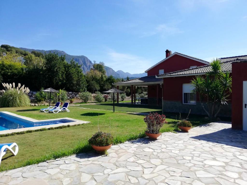 5 bedrooms villa with private pool enclosed garden and wifi at Ubriquea photo 1