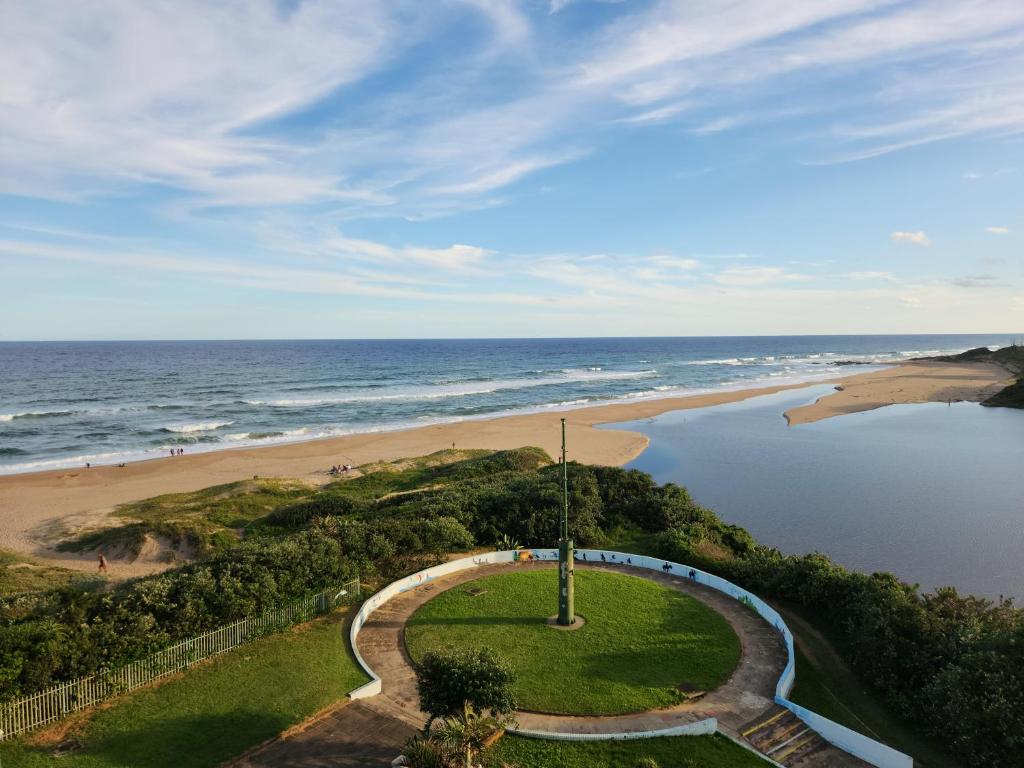 Beachside 3 bed apartment with stunning seaviews photo 4
