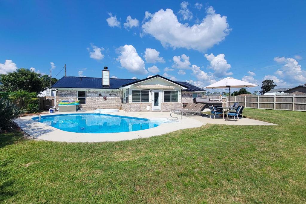 Welcoming Pensacola Home with Spacious Yard! photo 1