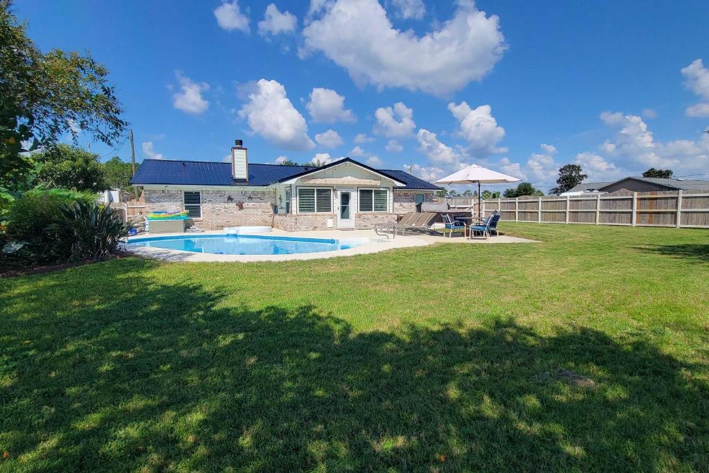 Welcoming Pensacola Home with Spacious Yard! photo 4