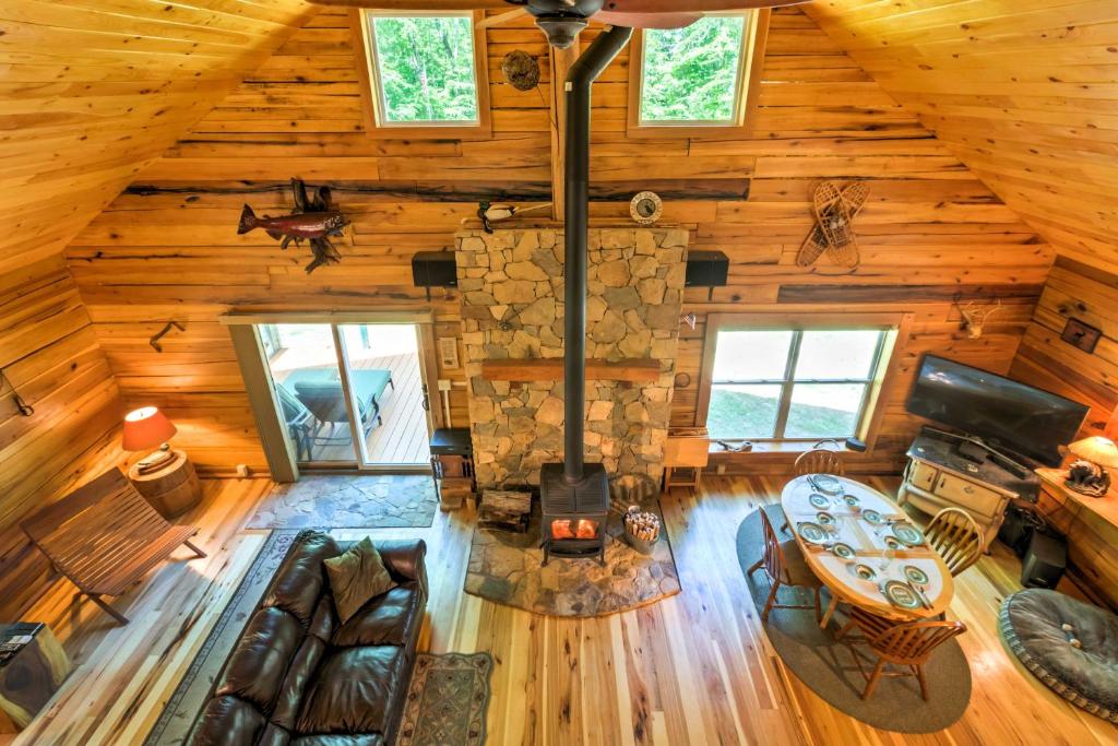 Lyndhurst Cabin on Farm with Pond and Stocked Stream! photo 3