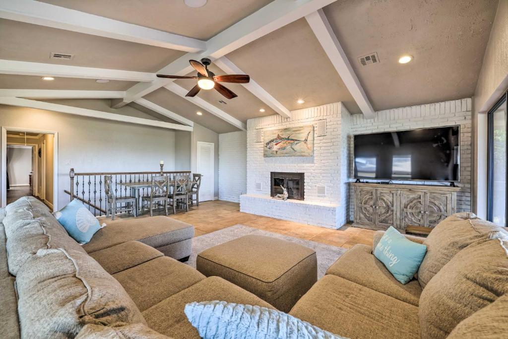 Canyon Lake Home Hill Country and Water Views! photo 3