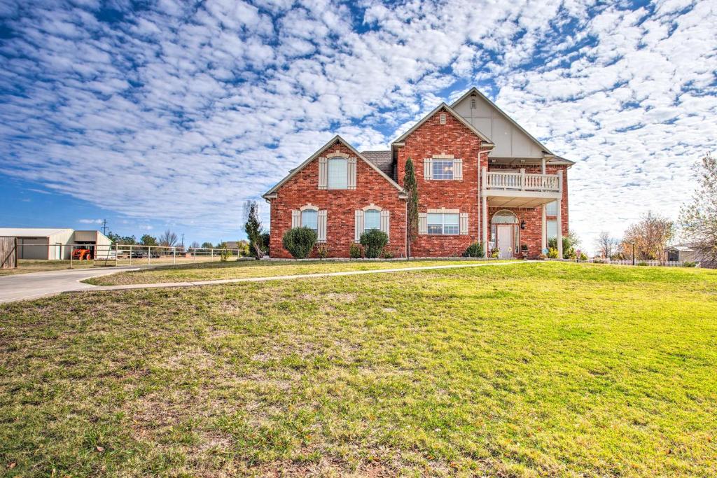 Spacious Oklahoma Country Estate on 2 Acres! photo 2