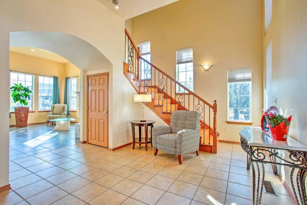Spacious Oklahoma Country Estate on 2 Acres! photo 3