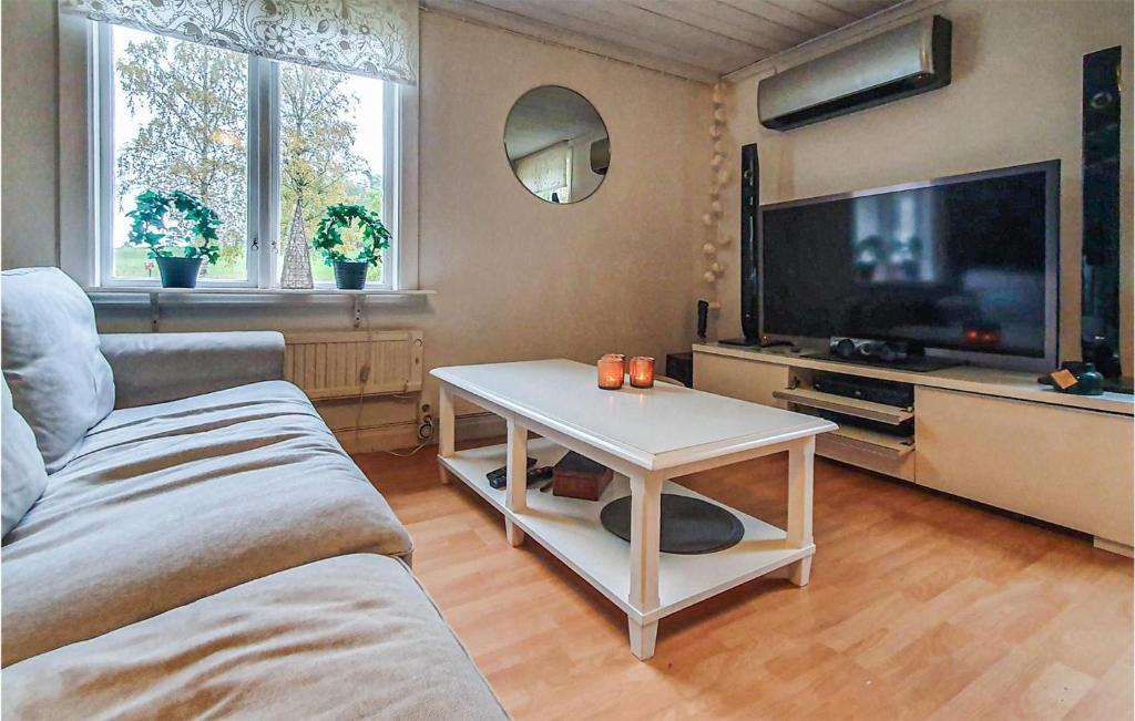 Stunning Home In Aneby With 3 Bedrooms And Wifi photo 2