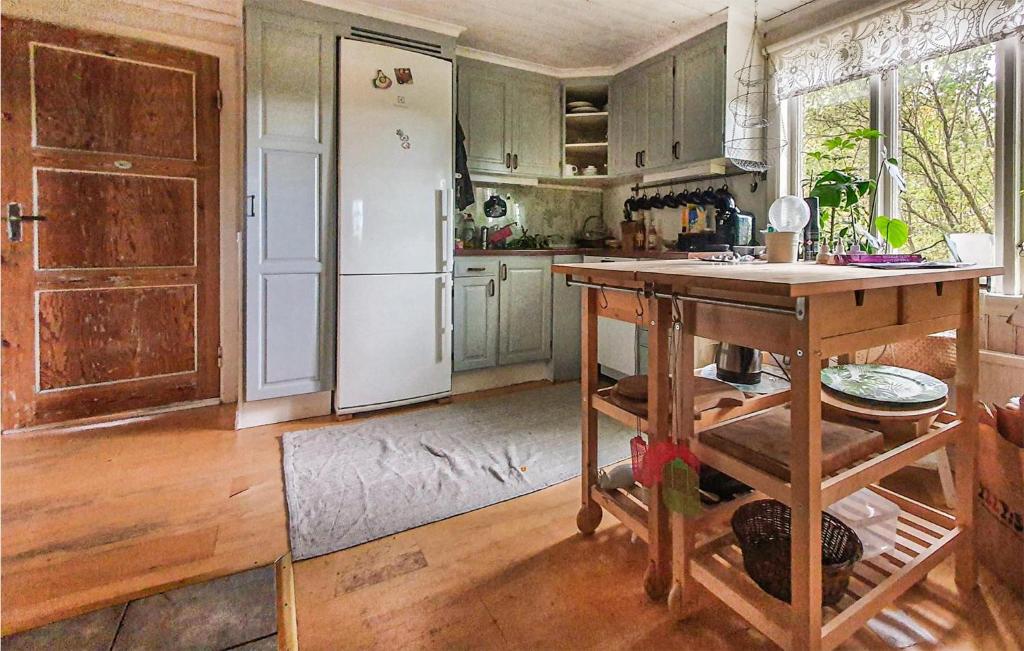 Stunning Home In Aneby With 3 Bedrooms And Wifi photo 4