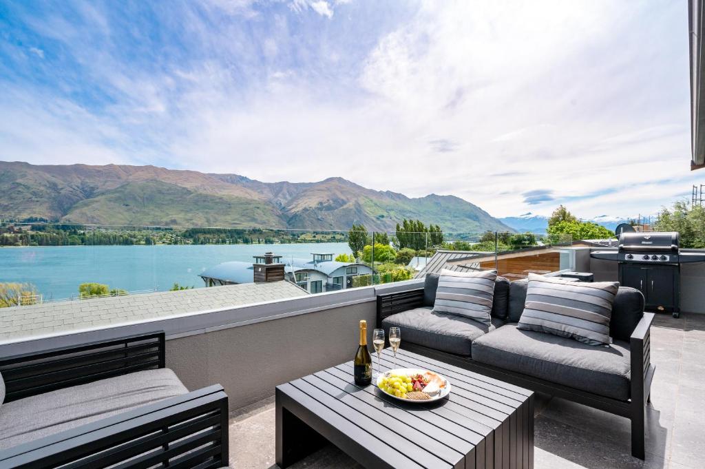 Luxury Lakeview Vista Apartment - Tap to explore photos