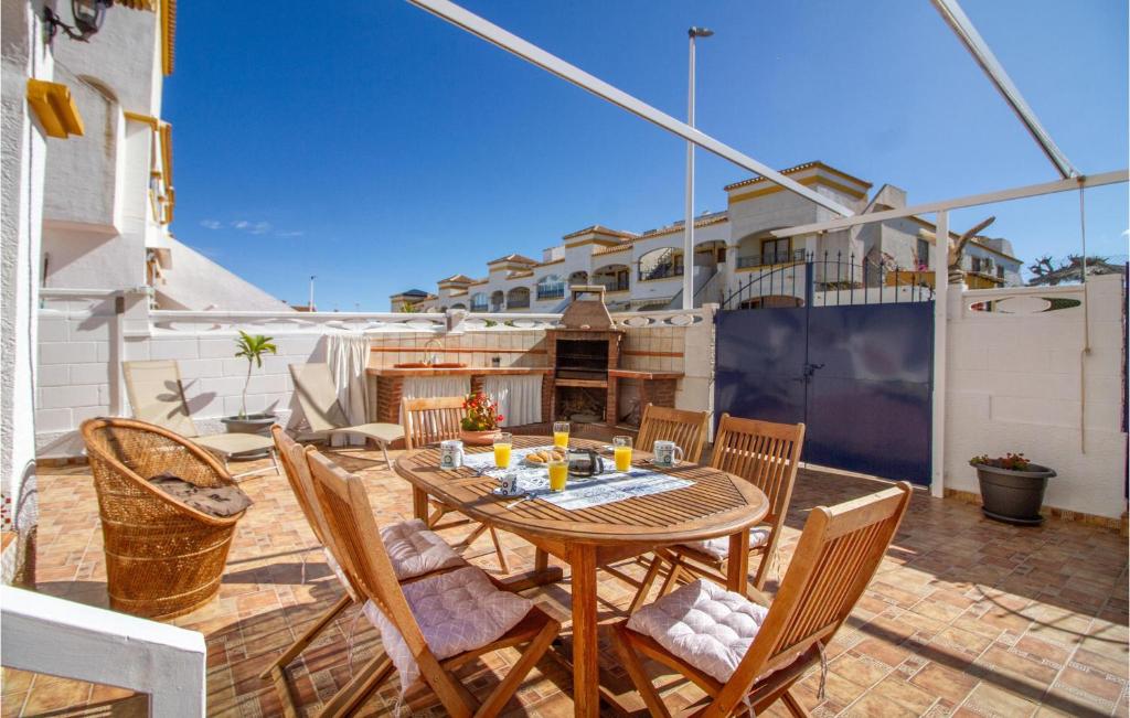 Awesome Apartment In Santa Pola With Wifi, 3 Bedrooms And Outdoor Swimming Pool photo 2