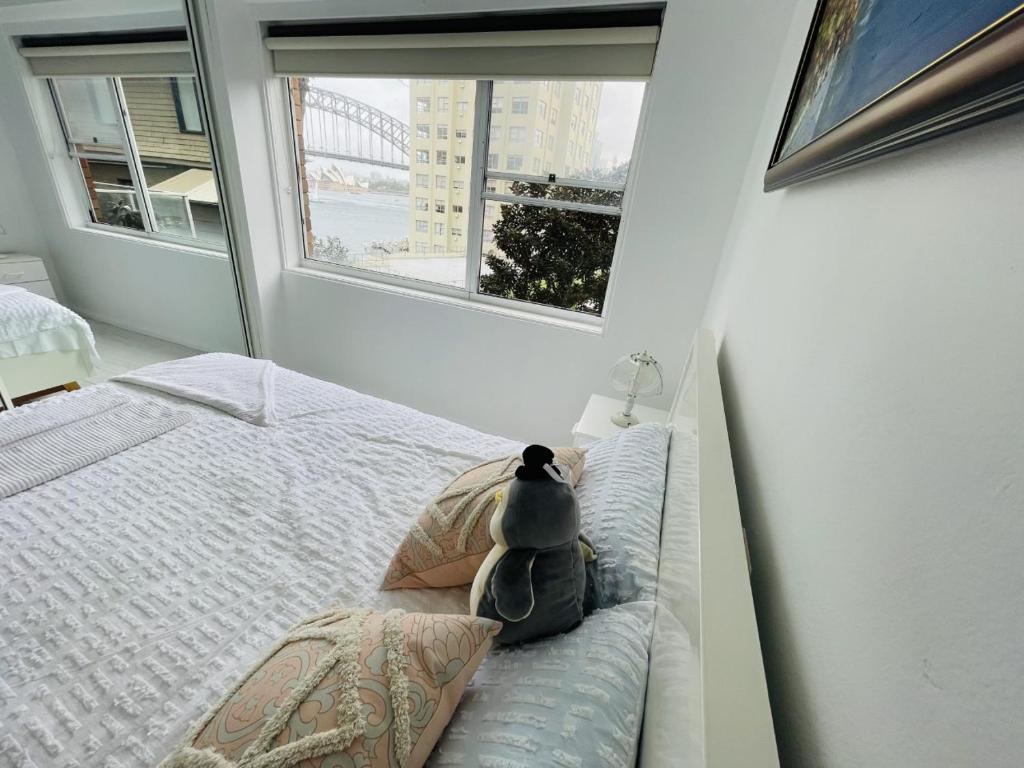 Spectacular Views of Sydney Harbour with Free Parking photo 4