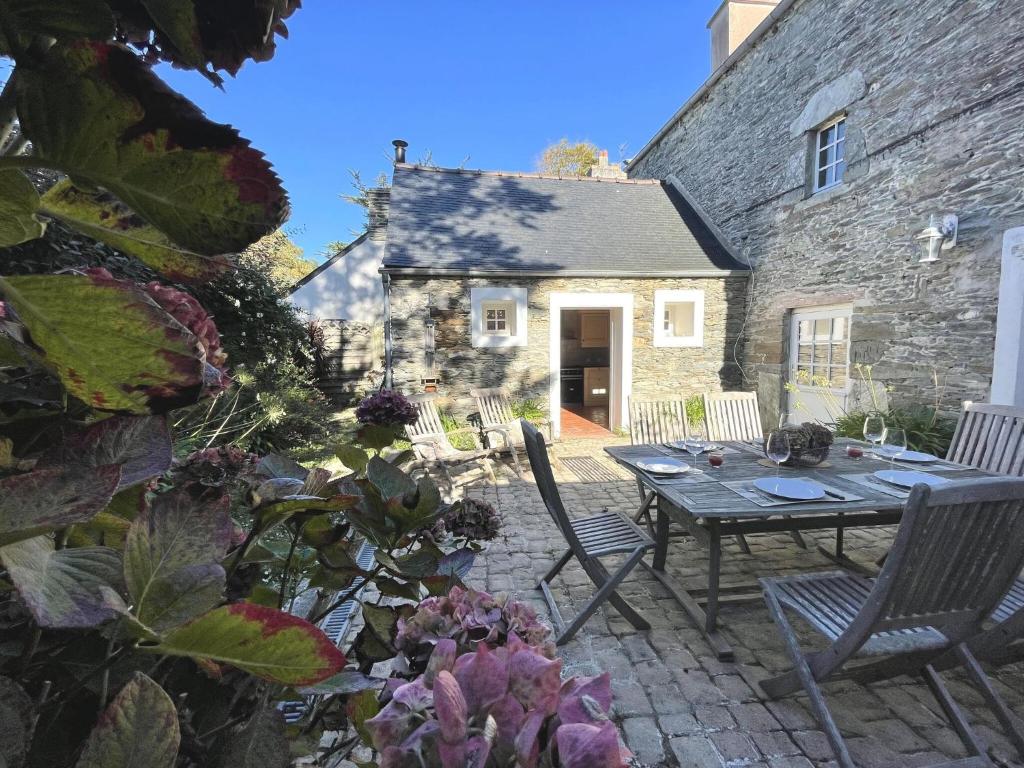 Holiday house in the heart of Locquirec, 100 m from the beach
