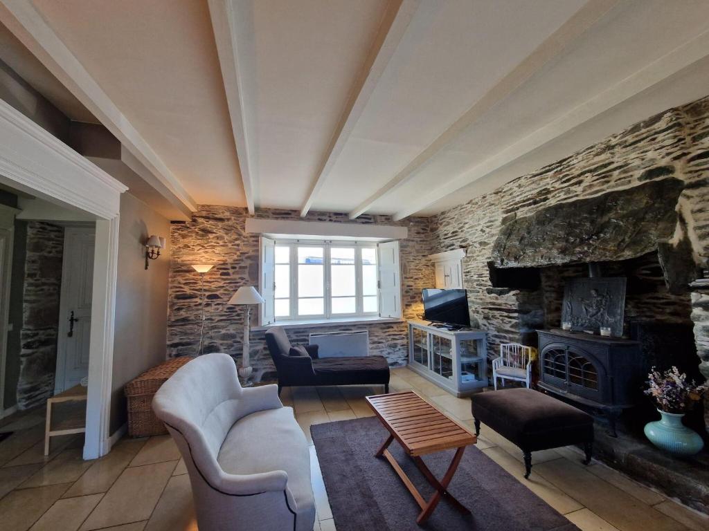 Holiday house in the heart of Locquirec, 100 m from the beach photo 1