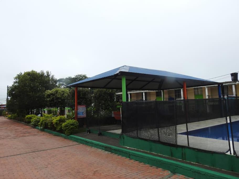 Agradable casa en conjunto cerrado photo 2