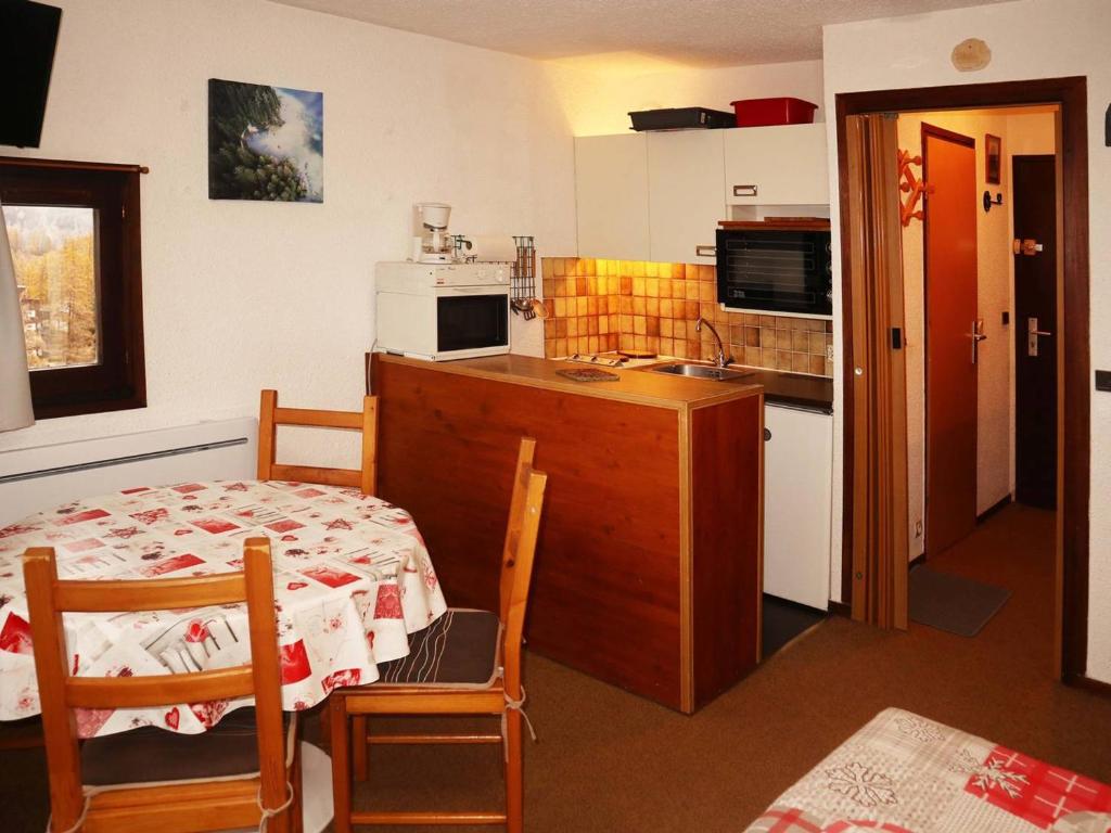 Studio Les Orres, 1 pièce, 4 personnes - FR-1-322-53 photo 3